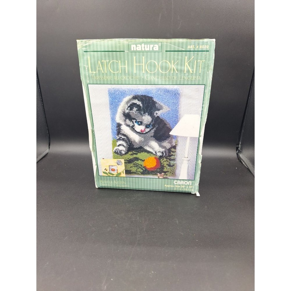 CARON NATURA PLAYFUL KITTEN LATCH HOOK KIT 20" X 27" ART# R070